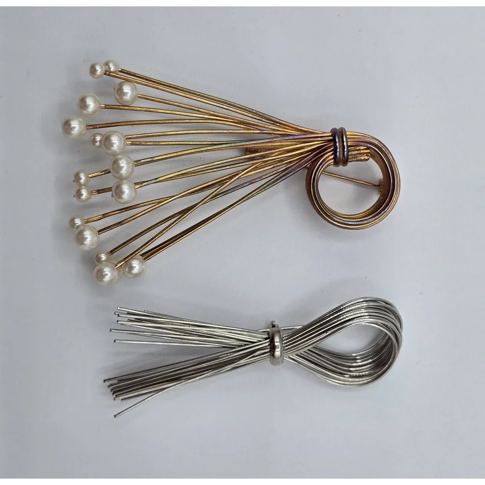 2 Vintage Wire‎ Brooches Mcm Goldtone And Silvertone